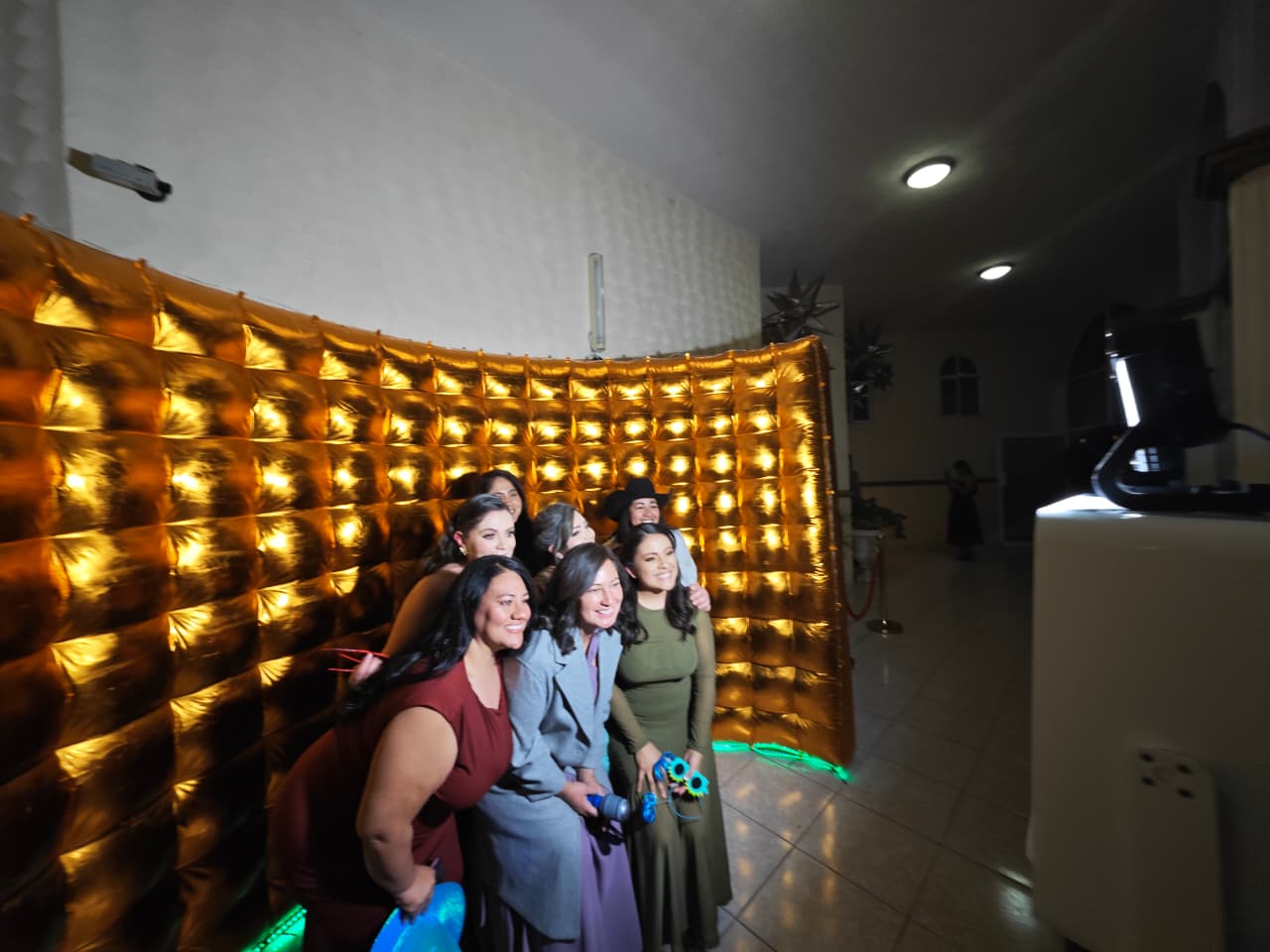 Pared Inflable Dorada